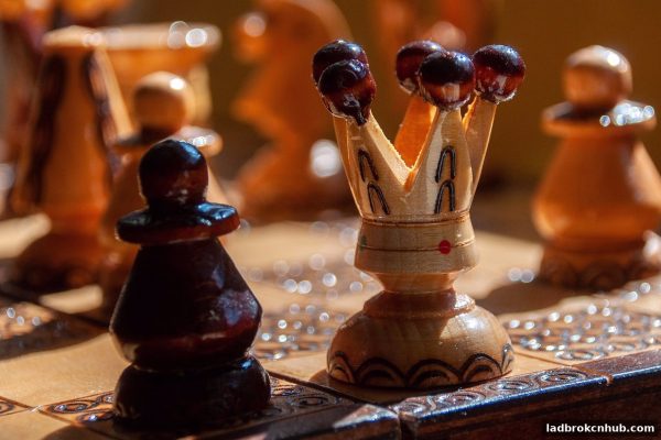 五子棋制胜全攻略：立博体育中文版带你玩转棋局